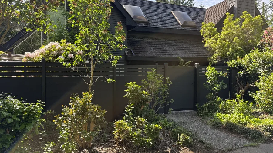 Graphite 4′ × 6′ single man gate and matching fencing at Waterloo