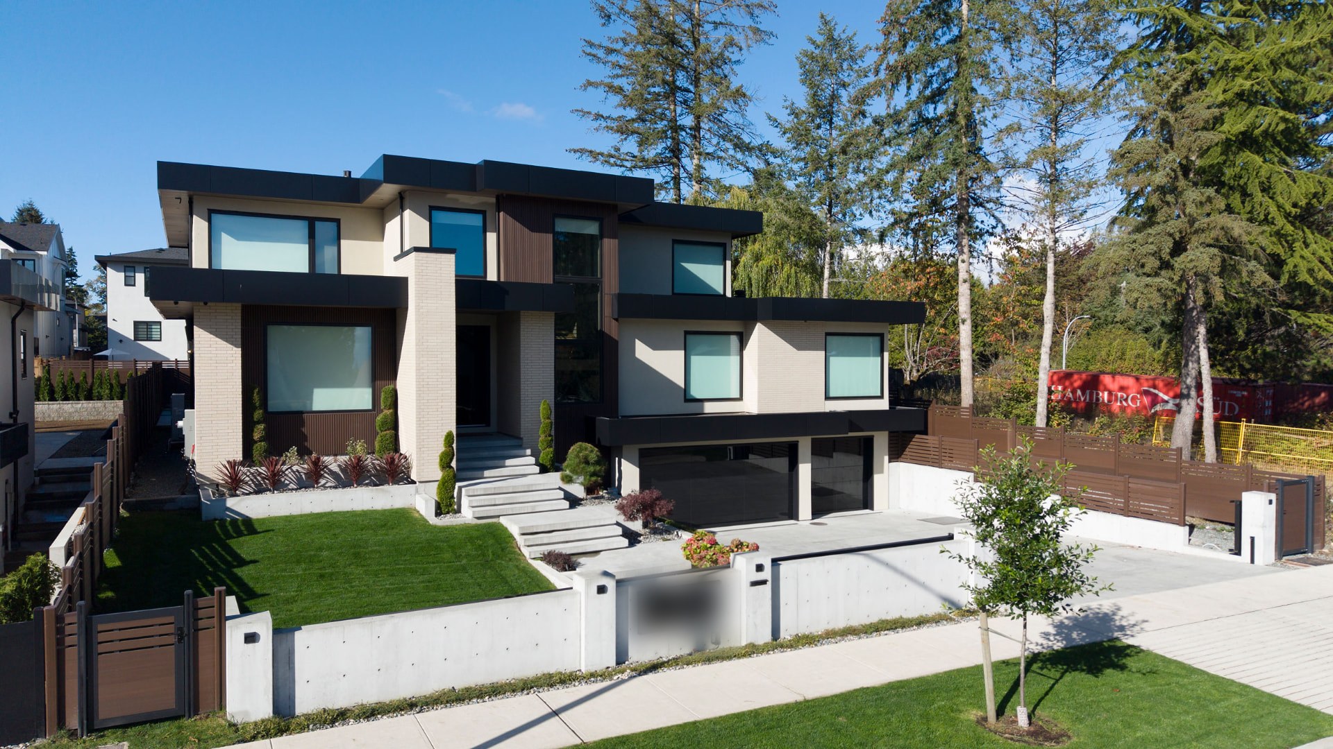 Tynehead project with NeoLine composite fencing, gates, siding and decking